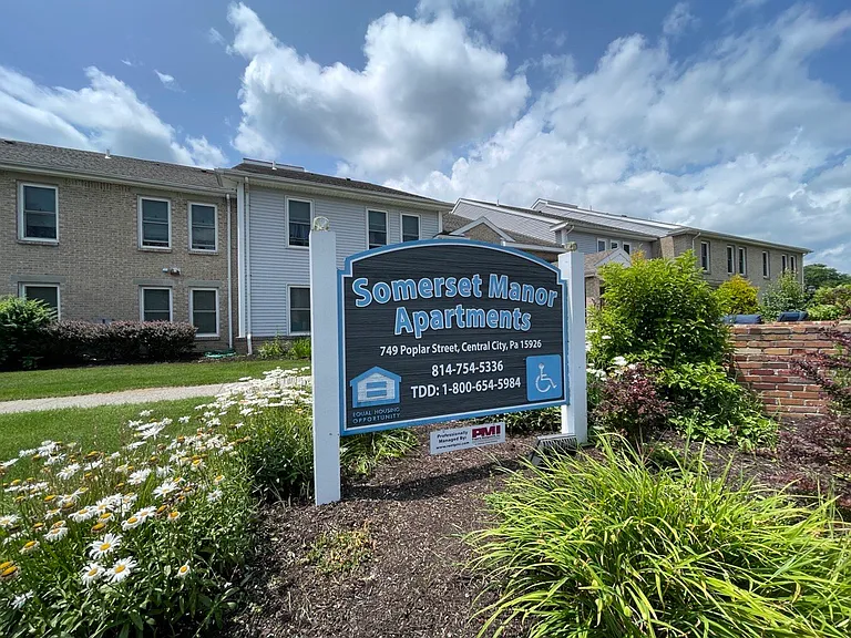 Somerset Manor Apartments — Photo 17