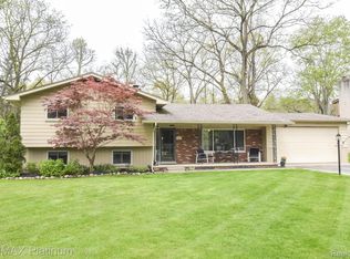 1243 Blue Heron Dr, Highland, MI 48357