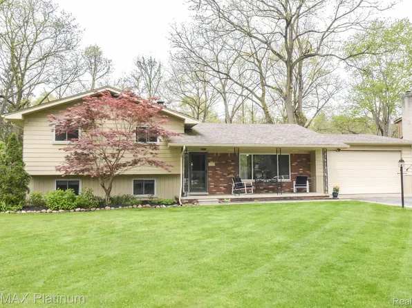 1243 Blue Heron Dr, Highland, MI 48357