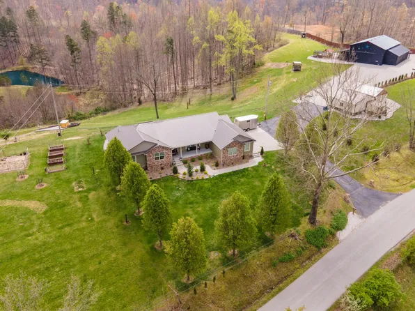 1662 S Tree Tower Rd, Sandgap, KY 40481