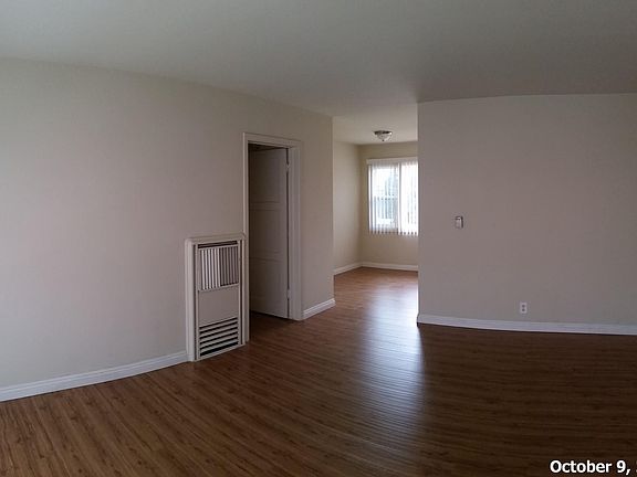 5th image of 4442 N Lakewood Blvd APT C