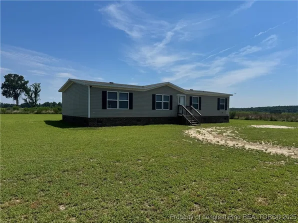 93 Westbrook Rd, Clinton, NC 28328