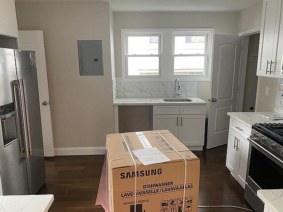 5th image of 217 Tecumseh Ave