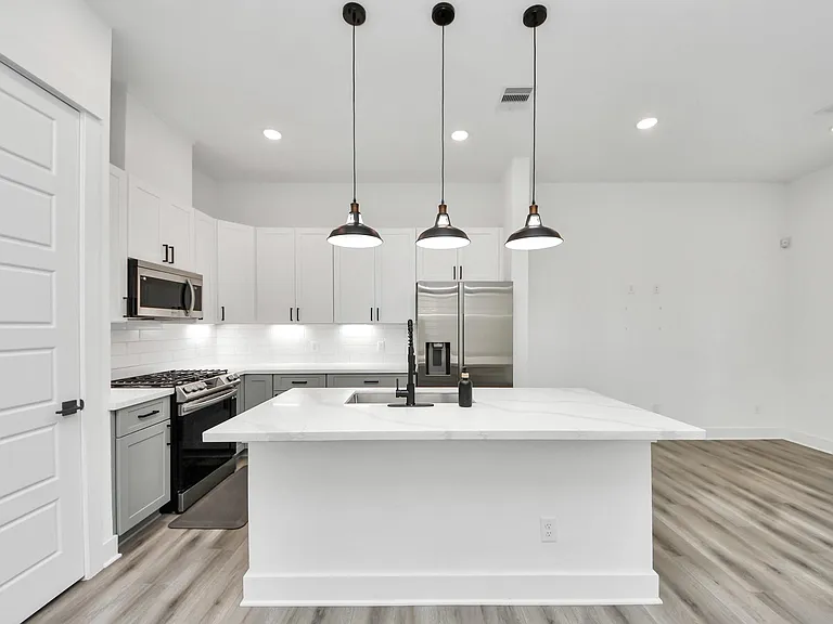 318 Neyland St — Photo 6