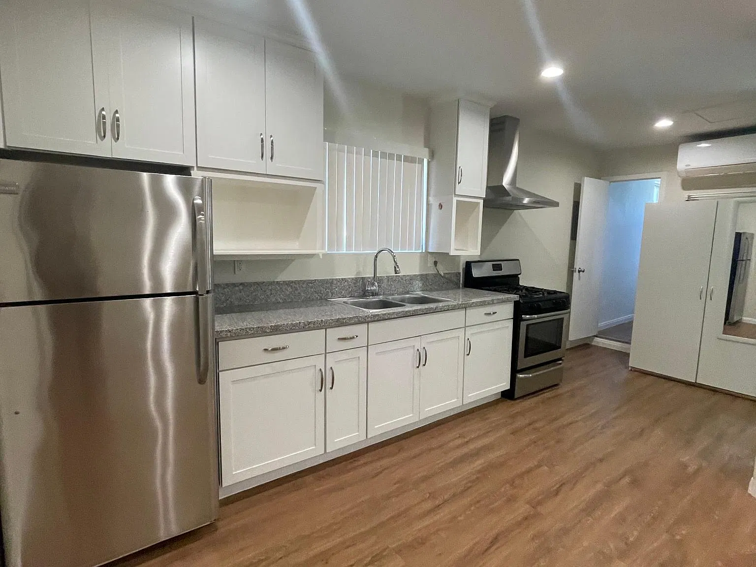 1 bed, 430 sqft, $2,100 — Photo 1