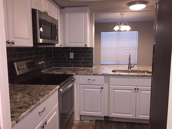 3rd image of 821 Creekside Dr