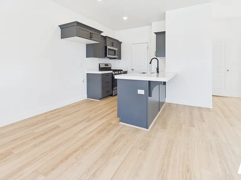 437 E 650 N — Photo 19
