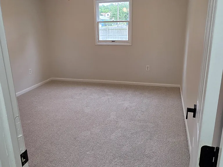 203 Midland Ave — Photo 13