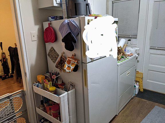 4th image of 1663 Valley Ave
