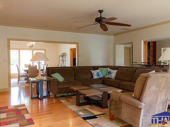 4th image of 650 Woodlawn Ct
