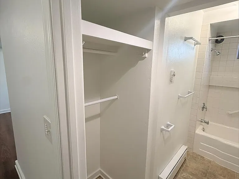 4203 & 4205 Evanston Ave N — Photo 15