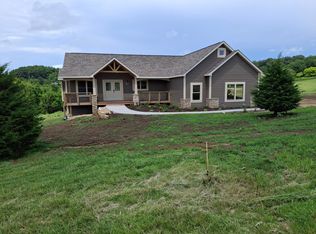 4 Genessee Trl, Galena, IL 61036