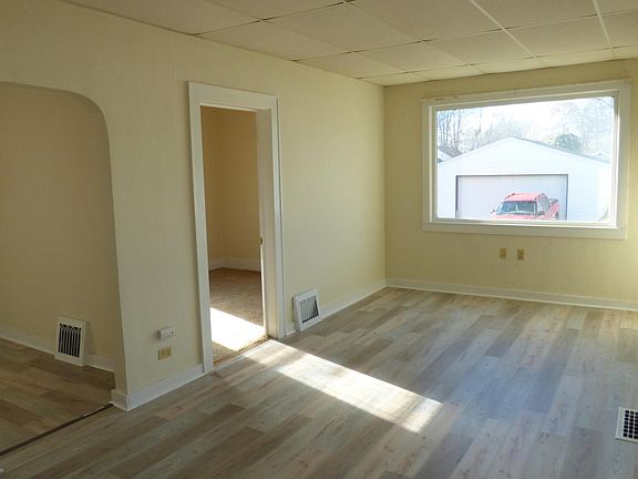 2nd image of 304 Gray St