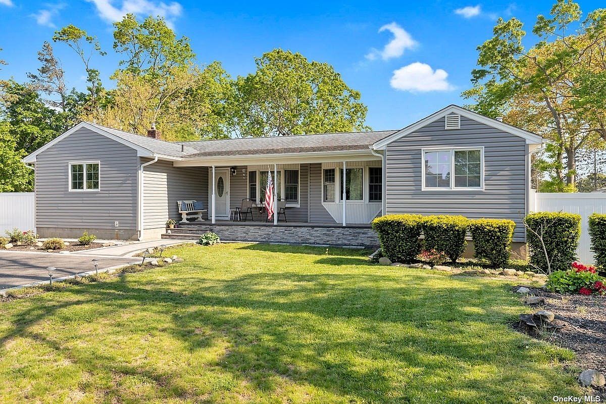 656 Peconic Street, Ronkonkoma, NY 11779 Zillow