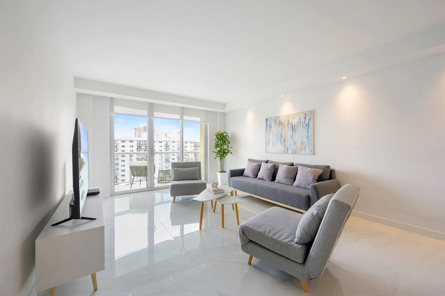 1 bed, 1.0 bath, 1001 sqft, $3,987 — Photo 1