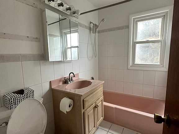 2nd image of 458 Highland Ave #2B