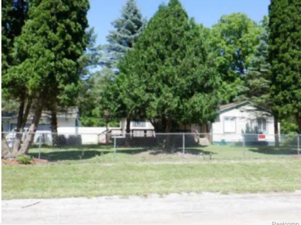 3476 W Dayton St, Flint, MI 48504