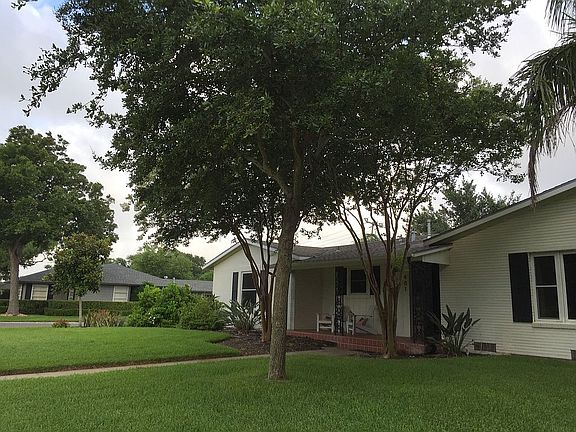 5th image of 401 Catalina Pl