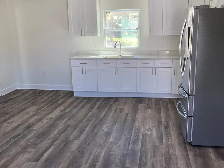 2520 Lakeview Dr #4 — Photo 2