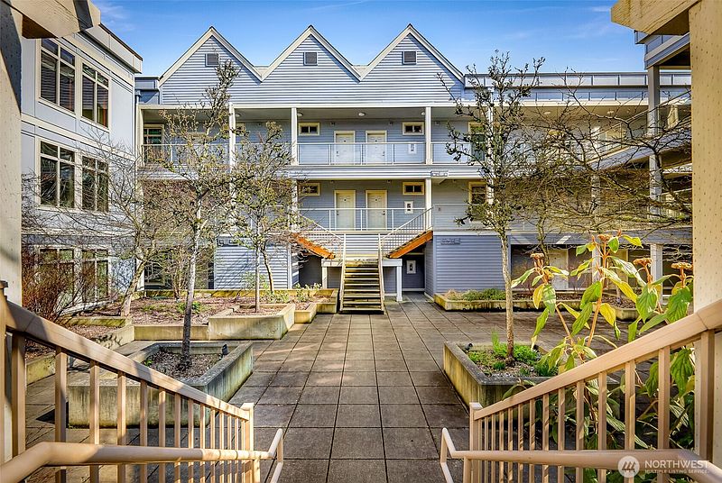 3rd image of 910 Gladstone Street #205