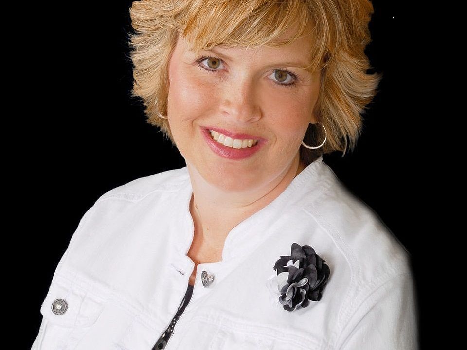 Listing Agent: Mary Borth call 309-830-6378 for a private showing