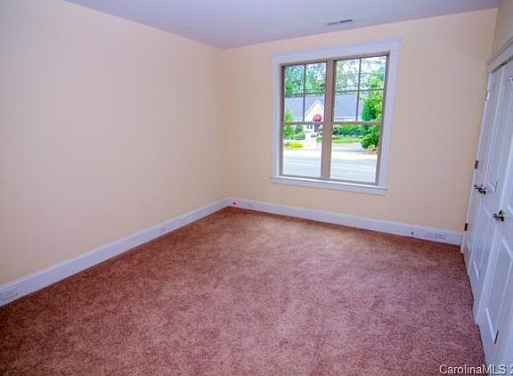 4th image of 584 S Main St