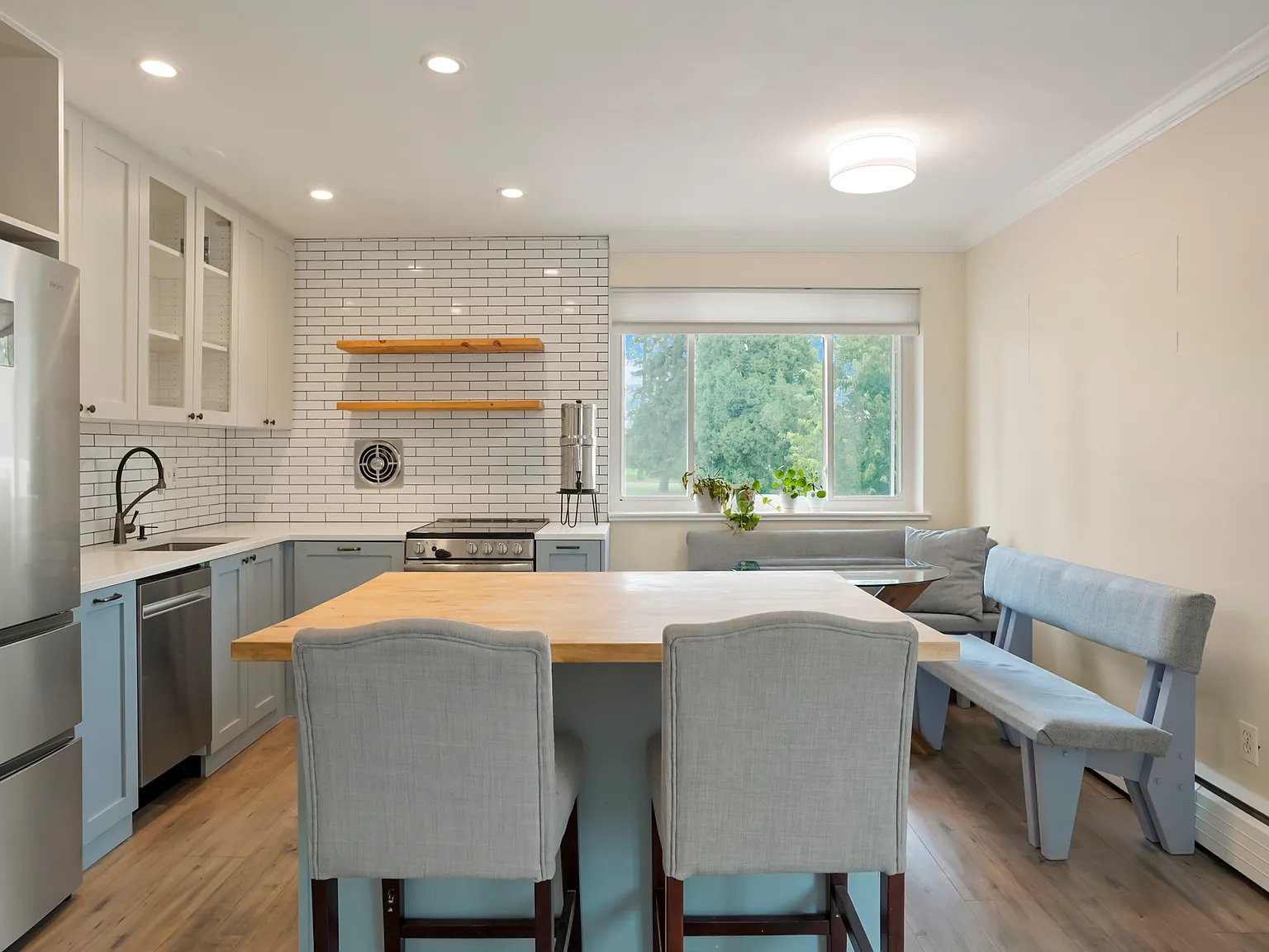 2 bed, 1.5 bath, 822 sqft, $2,300 — Photo 1