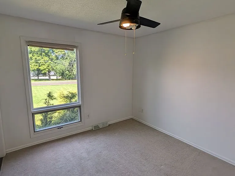 622 Laurel Dr — Photo 15