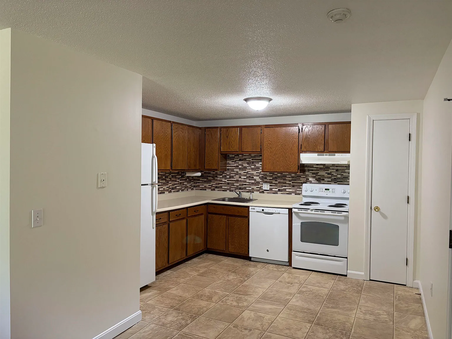 2 bed, 1.0 bath, 804 sqft, $2,150 — Photo 4