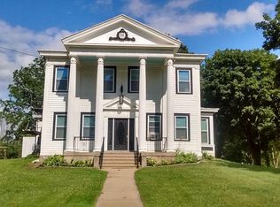 602 1/2 East St, Baraboo, WI 53913