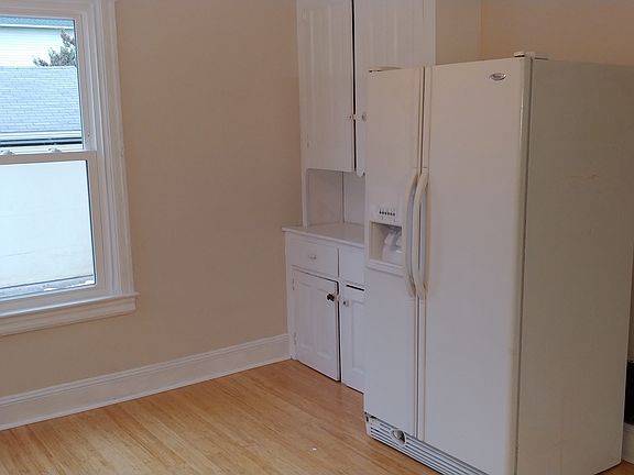 3rd image of 635 Olive St