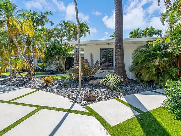 3rd image of 2643 Flamingo Ln