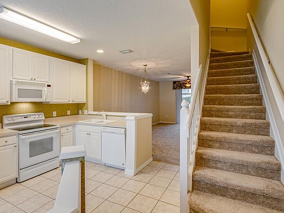 2nd image of 1366 Hampton Park Ln