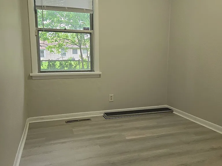 3912 N Webster Ave — Photo 10