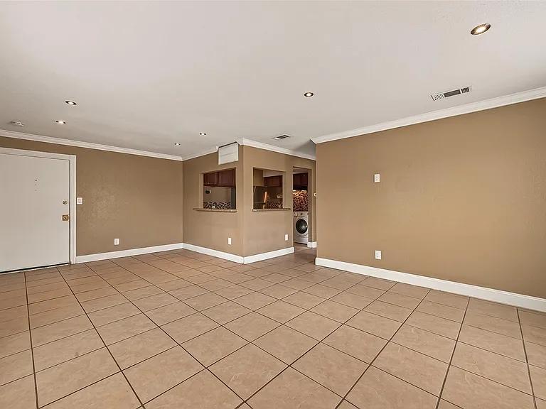 2201 Fountain View Dr #3 — Photo 7