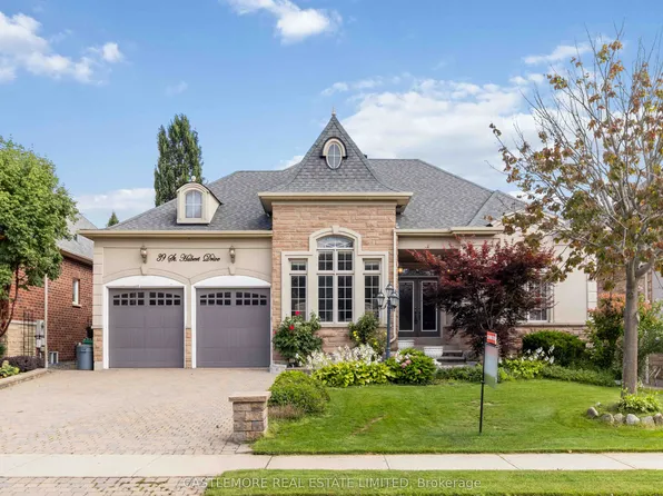39 Saint Hubert Dr, Brampton, ON L6P 1W1