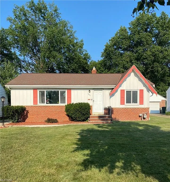 1827 Empire Rd photo 1