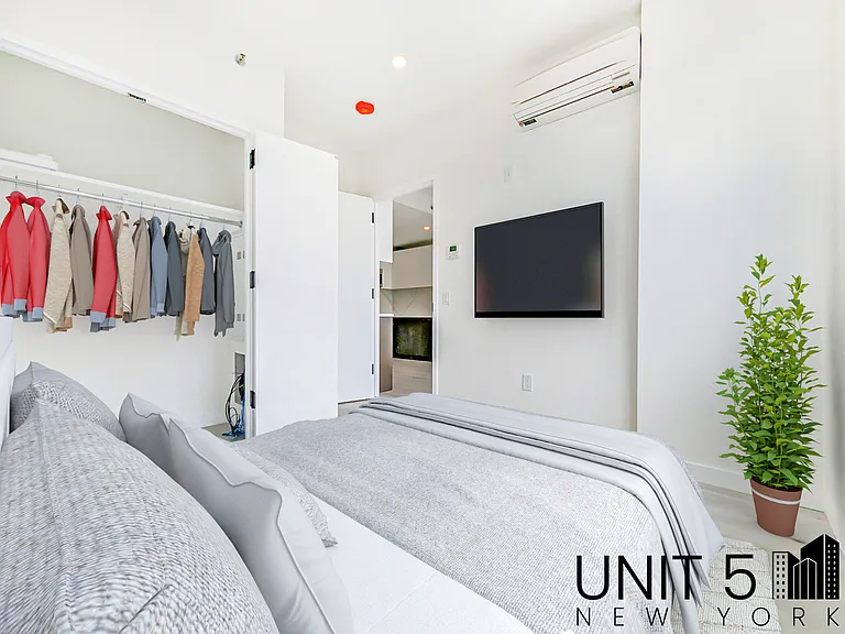 388 Vernon Ave #503 — Photo 4