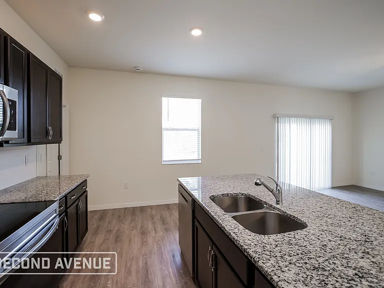 2721 NW 18th Pl — Photo 10