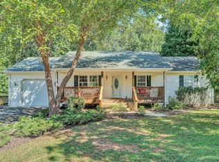 801 Indian Ridge Dr, Moneta, VA 24121