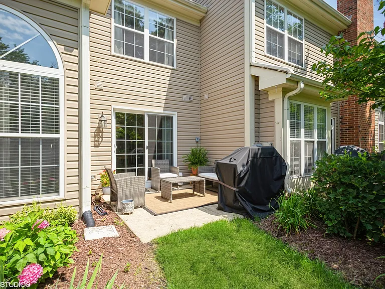 707 Clover Hill Ct — Photo 18