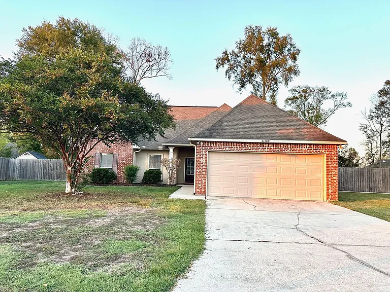 41188 Lakeway Cove Ave — Photo 1