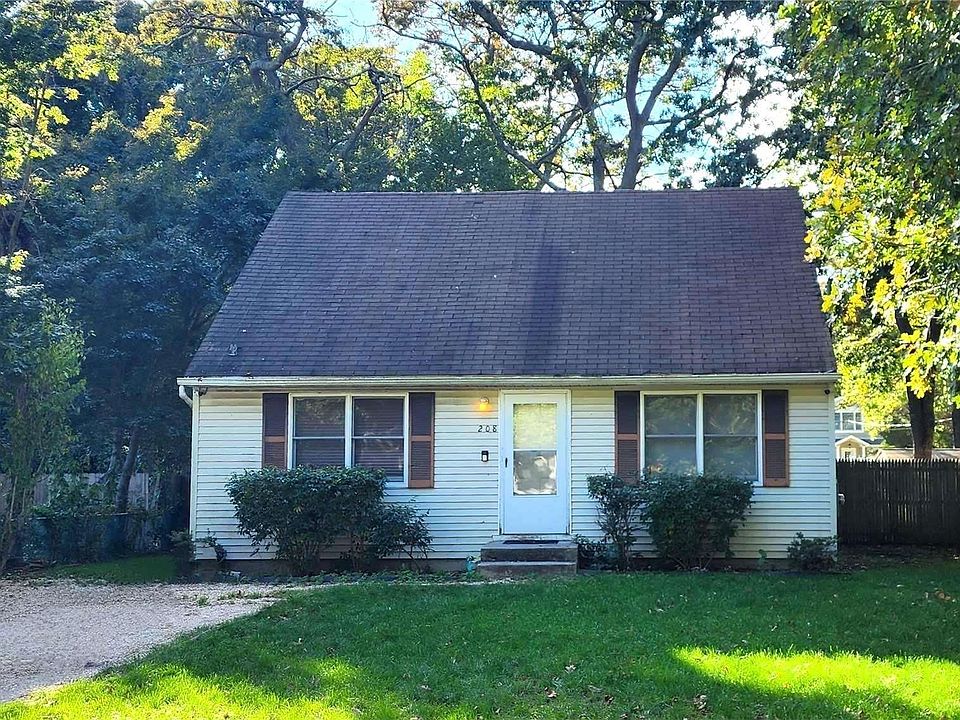 1st image of 208 Cypress Drive