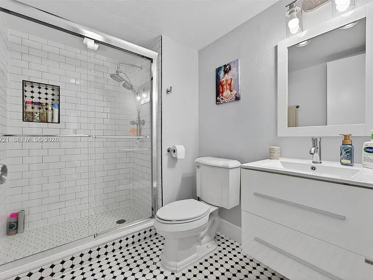 681 S Hollybrook Dr #310 — Photo 14