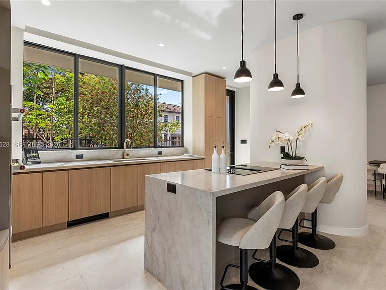2330 SW 36th Ave — Photo 12