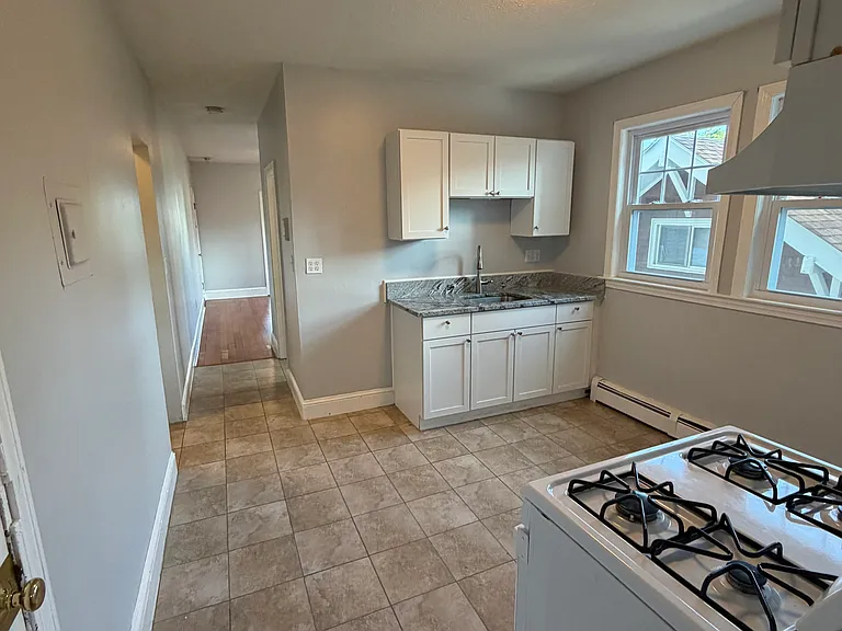 87 Webster St #4 — Photo 2
