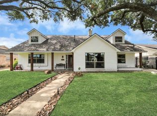 7631 Burning Hills Dr, Houston, TX 77071