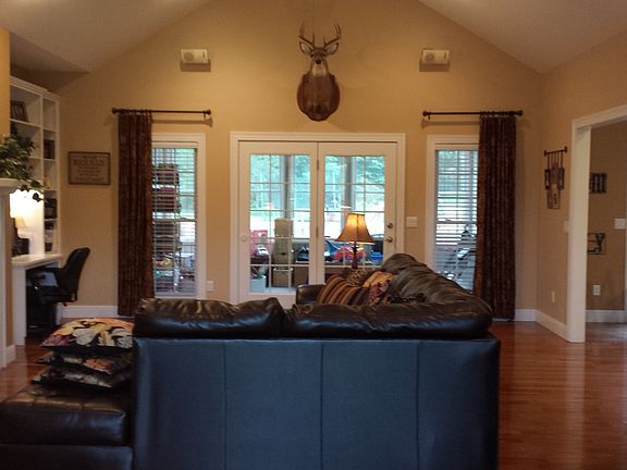 3rd image of 348 Magnolia Ln