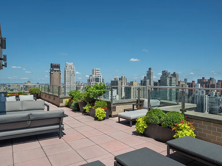 401 E 80th St #3H — Photo 8
