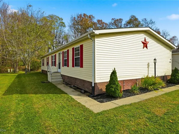 142 Oaktree Ln, Hiram, OH 44234